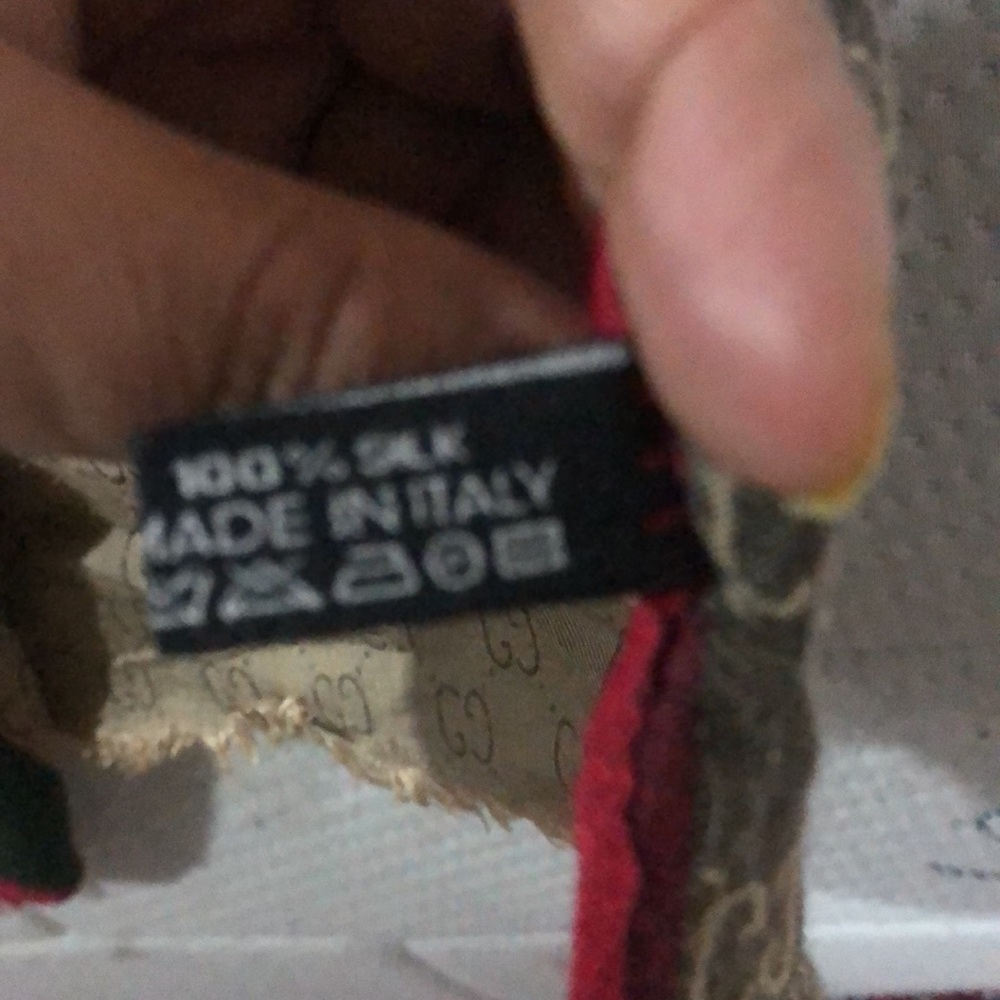 AUTHENTIC GUCCI SILK SHAWL - Picture 6 of 8